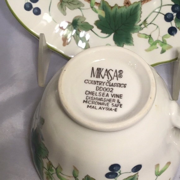 MIKASA CHELSEA VINE VINTAGE TEA SET 4 PLACE SETTING SERVING - Picture 3 of 4